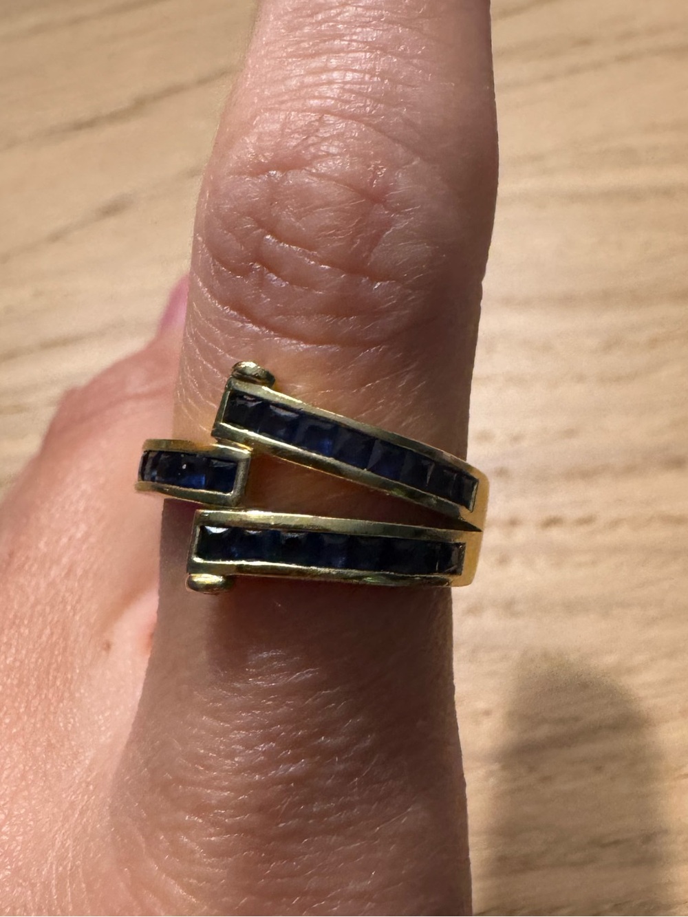 18K yellow gold sapphire and diamond ring